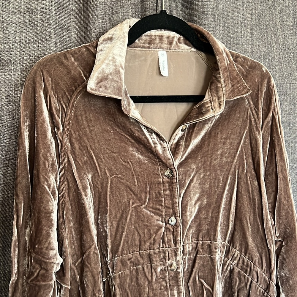 Wishlist dusty lavender velvet button down shirt with pockets size S/M - Picture 3 of 7